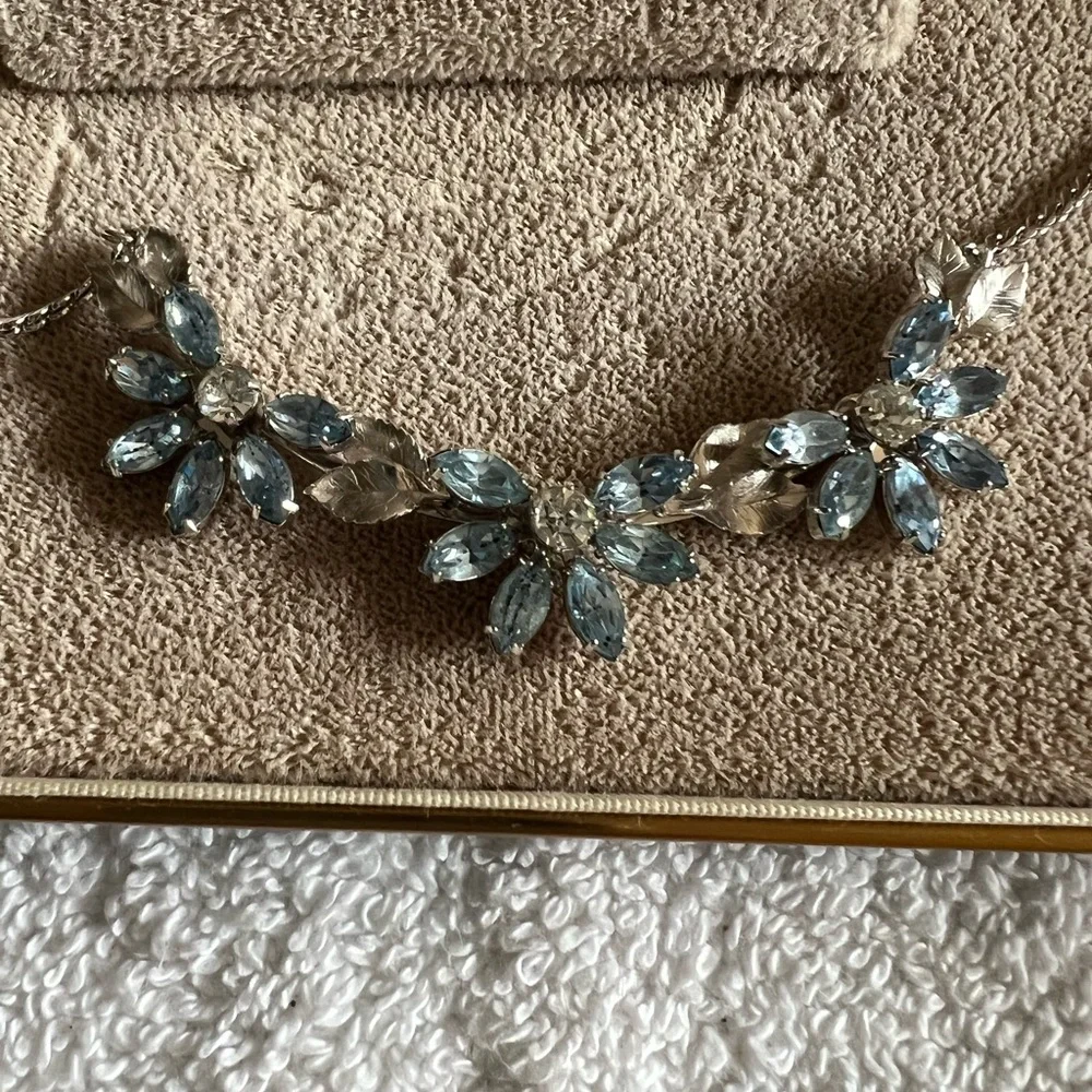 Pristine Vintage Condition in Original Krementz Hinged Case necklace - Picture 3 of 5